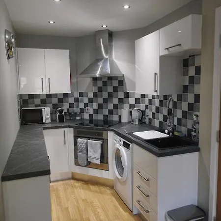 Stylish Modern With Parking Apartmán