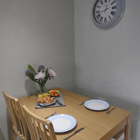 Stylish Modern With Parking *